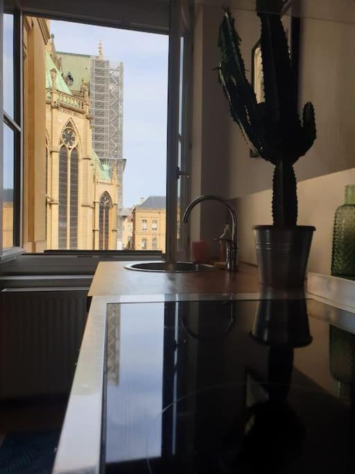 En Plein Coeur De Avec Vue Exceptionnelle Sur La Cathedrale 2 Personnes, 1 Chambre Appartement